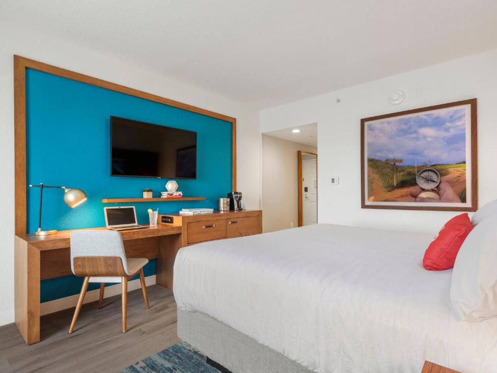 Standard King Room interior